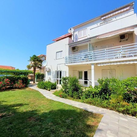 Apartments Neva & Neva Beach House Срима Екстер'єр фото