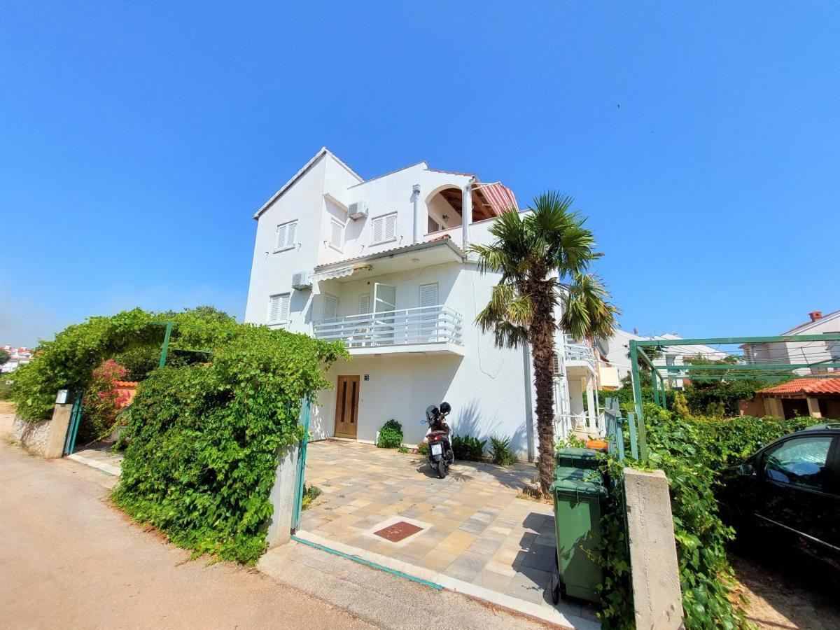 Apartments Neva & Neva Beach House Срима Екстер'єр фото