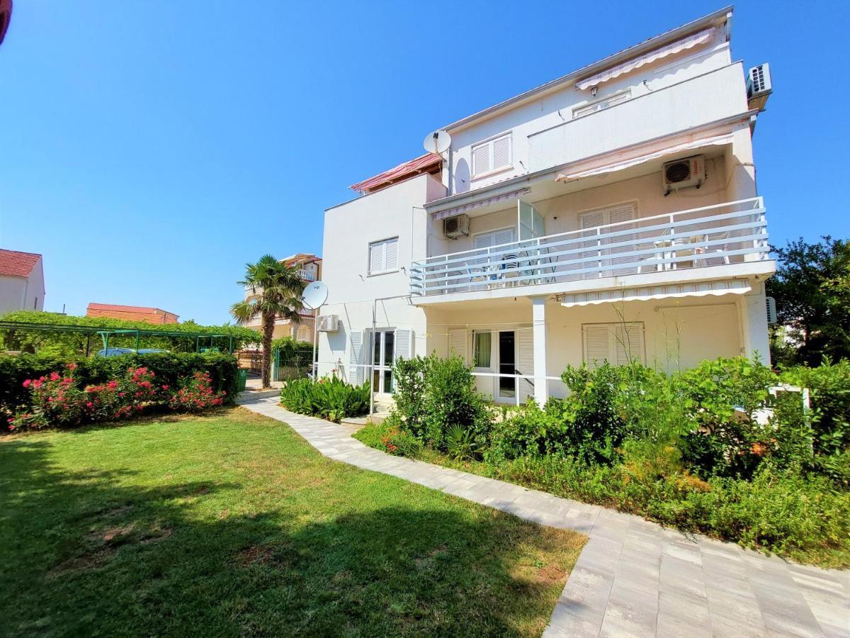 Apartments Neva & Neva Beach House Срима Екстер'єр фото