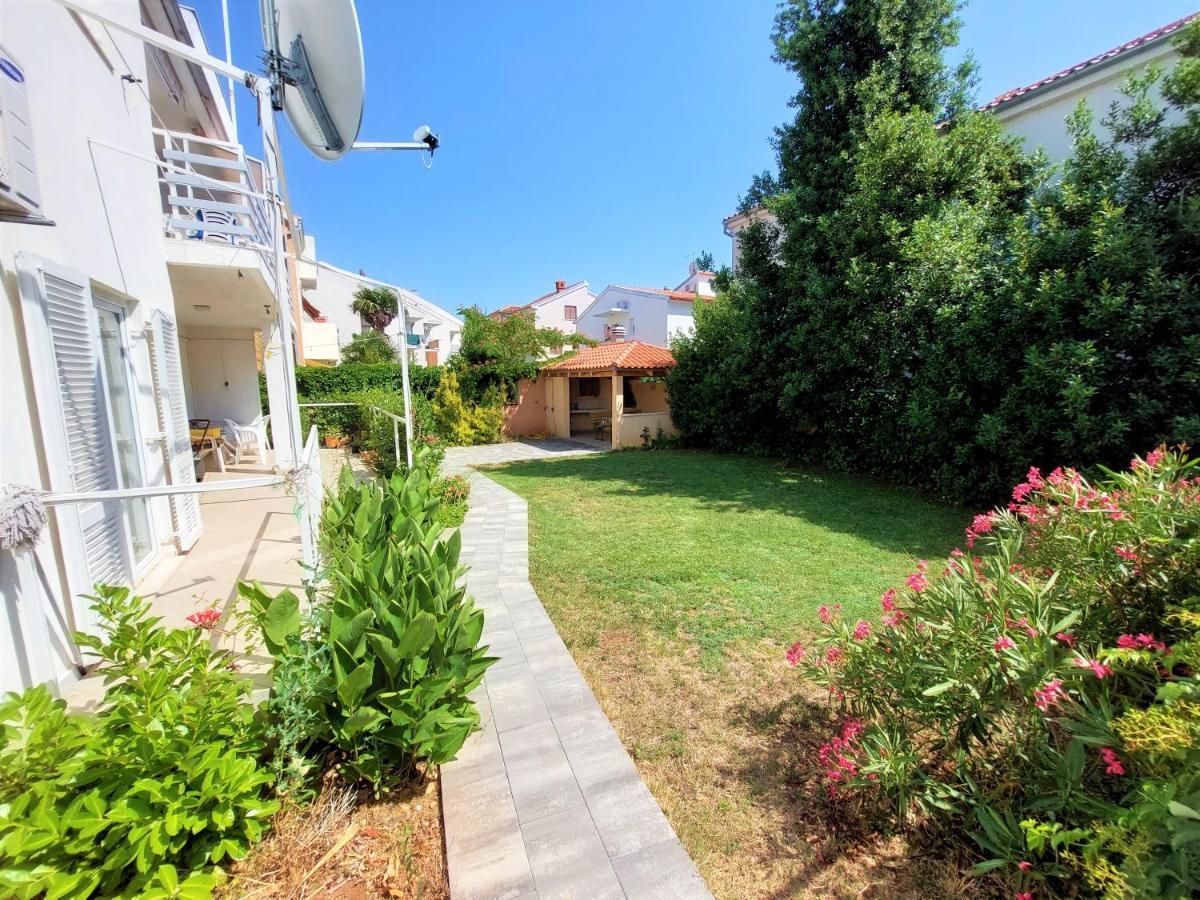 Apartments Neva & Neva Beach House Срима Екстер'єр фото